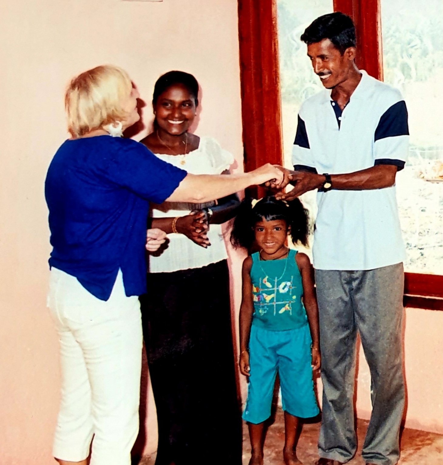 handing over house keys to a Sri Lankan family