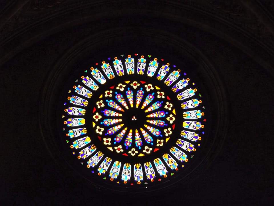 como cathedral circular glass