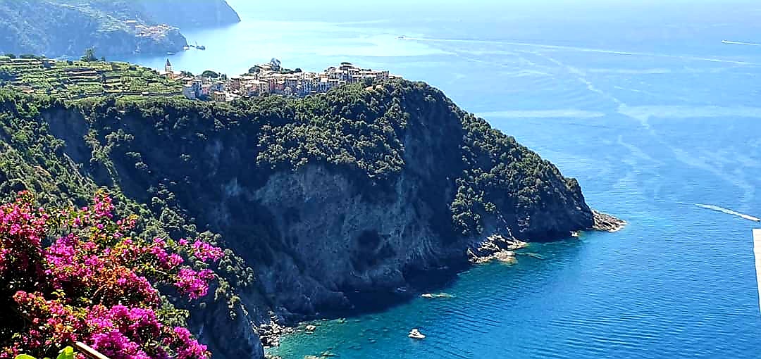 corniglia perched on the cliff