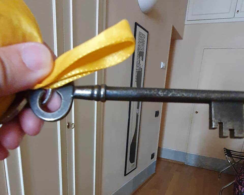 b&b door key