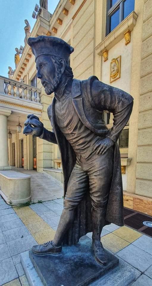 statue in skopje